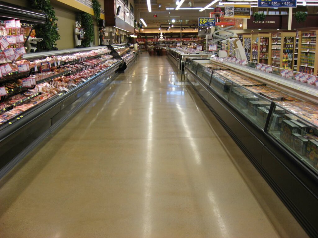 photo of a polished commercial concrete floor of a supermarket
